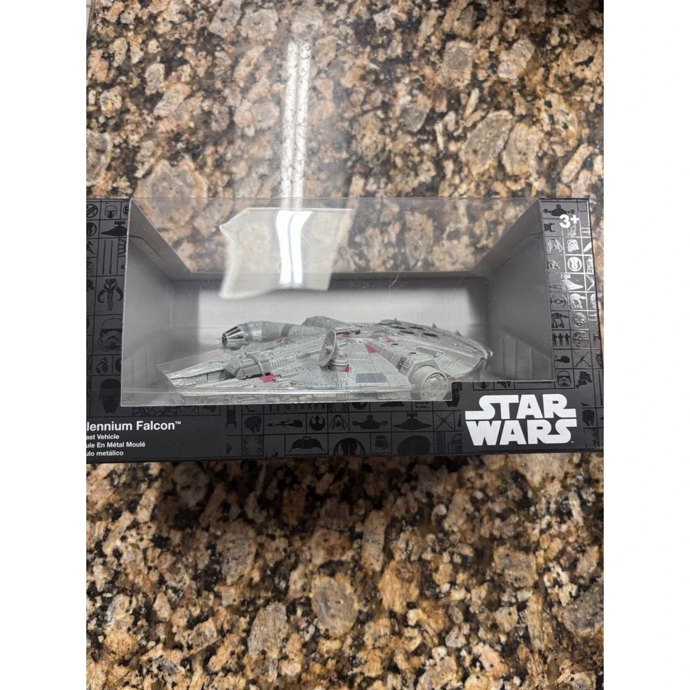 Disney Parks Star Wars Millennium Falcon Die Cast Vehicle Starship Brand New